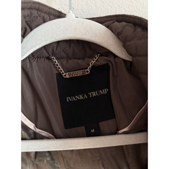 Ivanka Trump Women’s Brown Faux Fur Full Zip Quilted Hooded‎ Jacket Size Medium - Picture 8 of 15